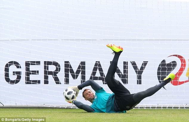 Neuer đang cố gắng đạt trạng thái thể lực tốt nhất sau thời gian gặp chấn thương. Ảnh: Getty Images.