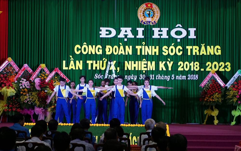 Văn nghệ chào mừng đại hội (ảnh Nhật Hồ)