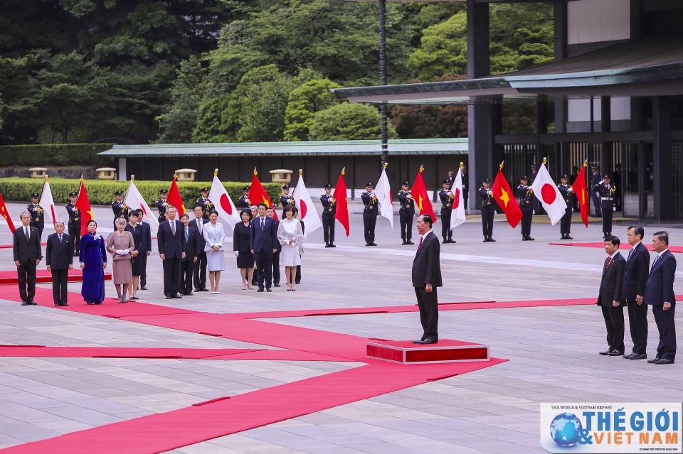 Tham dự lễ đón còn có Thủ tướng Nhật Bản Shinzo Abe và Phu nhân. Ảnh: TG&VN.