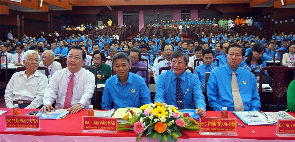 Đồng chí Trần Thanh Hải, Phỏ chủ tịch thường trực Tổng LĐLĐ Việt Nam cùng lãnh đạo tỉnh Sóc Trăng tại Đại hội (ảnh Nhật Hồ)