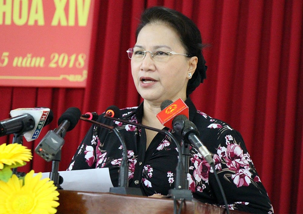 Chủ tịch QH Nguyễn Thị Kim Ngân trả lời các phản ánh của cử tri huyện Phong Điền.