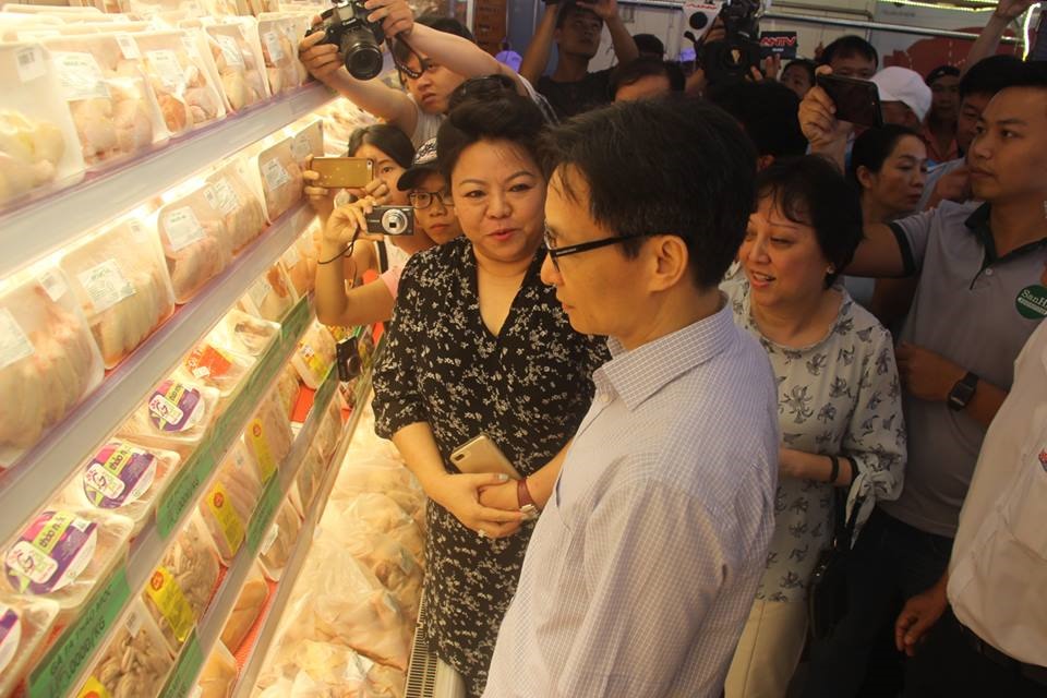 Phó Thủ tướng Vũ Đức Đam đến thăm Cửa hàng San Hà (839 Hưng Phú, phường 10, quận 8) tại TPHCM