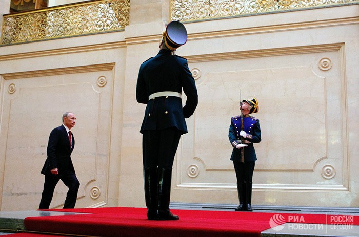 Ông Putin bước lên bục làm lễ nhậm chức 
