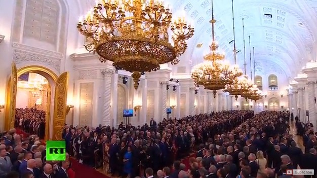 Đại cung điện chật kín người khi Putin nhậm chức