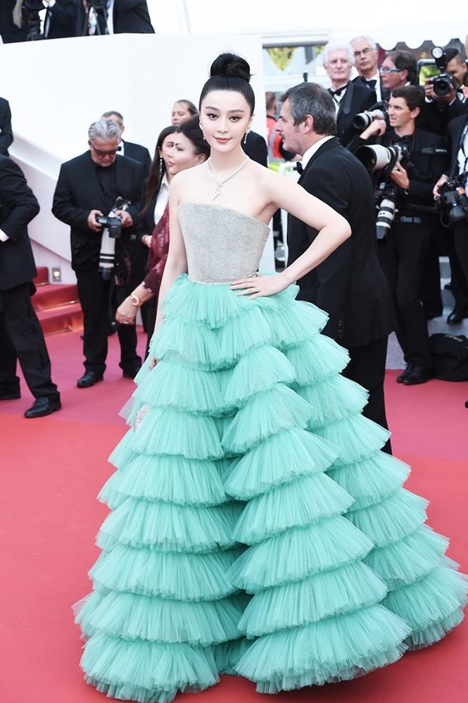 Phạm Băng Băng diện váy lông vũ dự Tuần thời trang Paris  Ngôi sao
