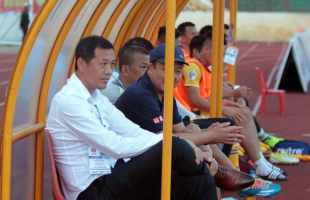 HLV Nguyễn Đức Thắng cũng đã đánh tiếng sẽ từ chức sau chuỗi thành tích bết bát của đội nhà. 