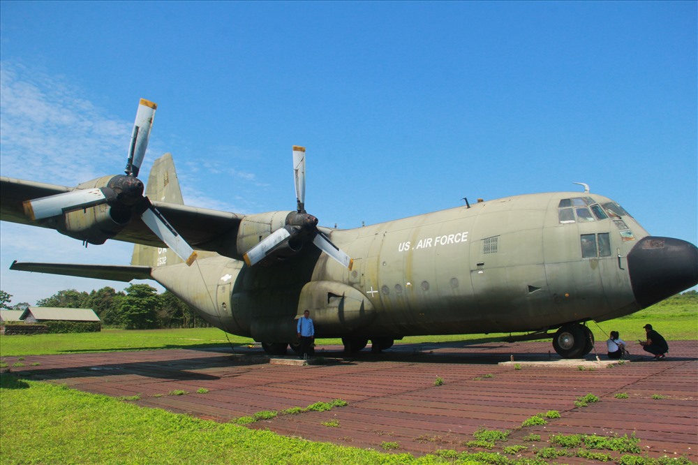 Sân bay Tà Cơn hiện trưng bày nhiều loại máy bay của Mỹ sử dụng trong chiến tranh. Ảnh: PXD.