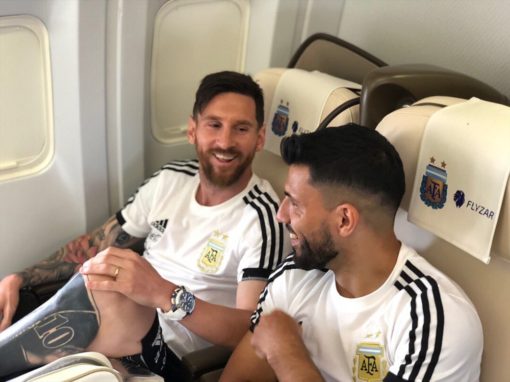 Lionel Messi cười tươi khi đến Nga chinh phục cúp vàng