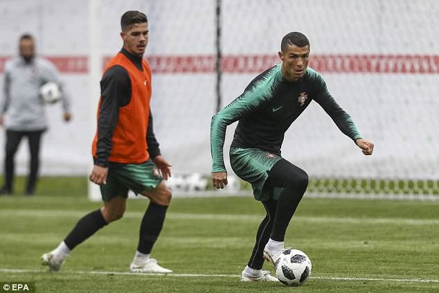 Hình ảnh mới nhất về buổi tập của tuyển Bồ Đào Nha chuẩn bị cho World Cup 2018. Ảnh: EPA.