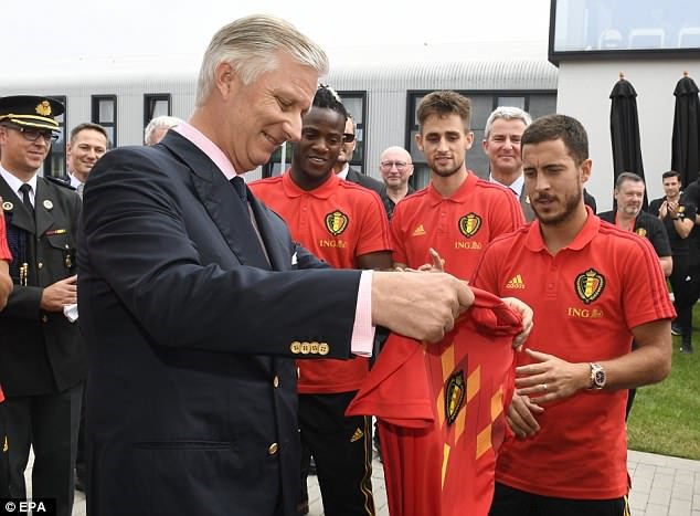 Hazard cùng các đồng đội diện kiến nhà Vua Philippe trước ngày xuất quân. Ảnh: Getty.