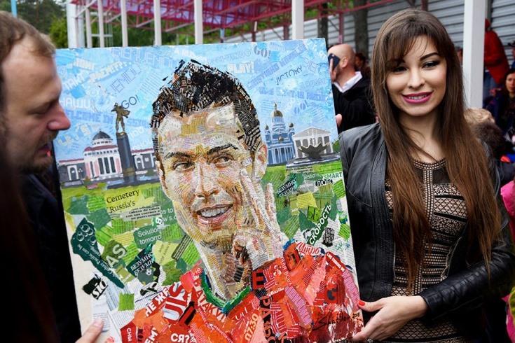 Ronaldo nhận được sự chú ý của nhiều CĐV nữ. 