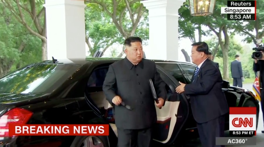 Ông Kim Jong-un đến khách sạn Capella. Ảnh: CNN.