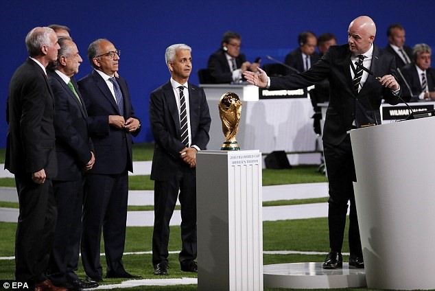 FIFA đã tổ chức bỏ phiếu công khai. Ảnh: Getty.