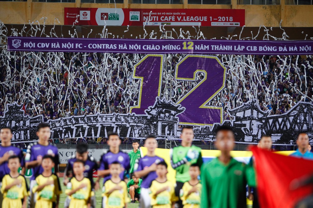 Màn chào mừng sinh nhật lần thứ 12 ấn tượng mà Hội CĐV Contras dành cho CLB Hà Nội. 