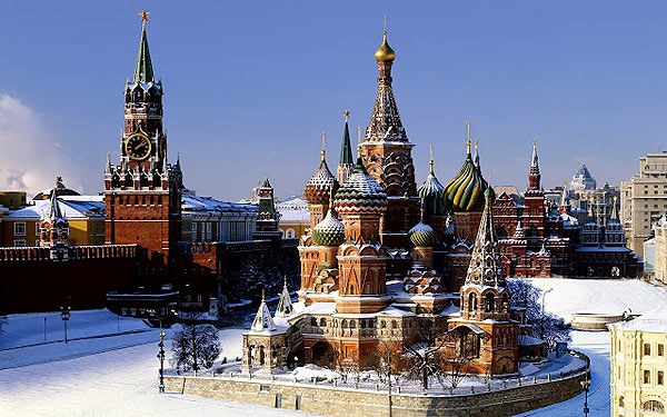 Mùa đông bên ngoài điện Kremlin vô cùng xinh đẹp thu hút ánh nhìn của mọi du khách. Đây là hình ảnh thân thuộc trong những cuốn truyện nước Nga từng khiến trẻ em trên toàn thế giới mê mẩn.