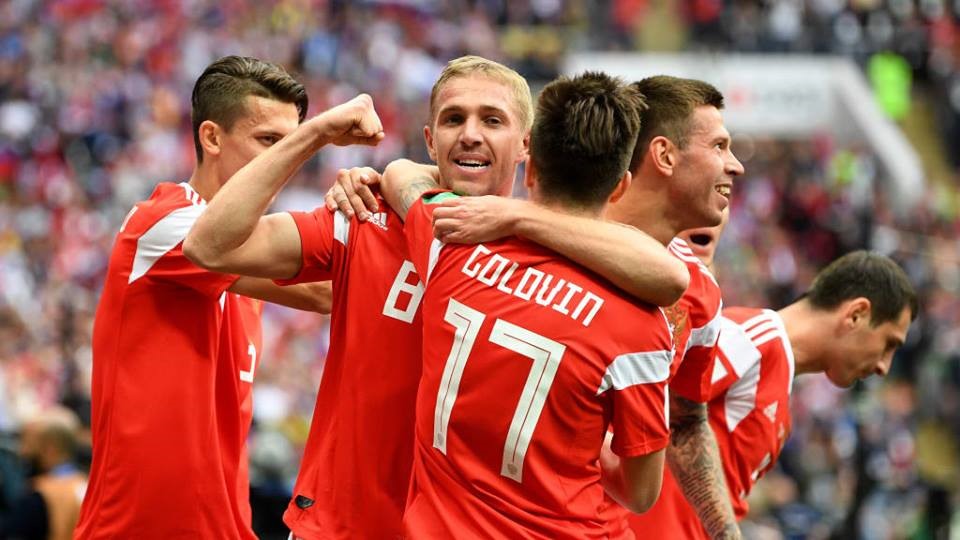 Các cầu thủ Nga ăn mừng bàn thắng. Ảnh: FIFA