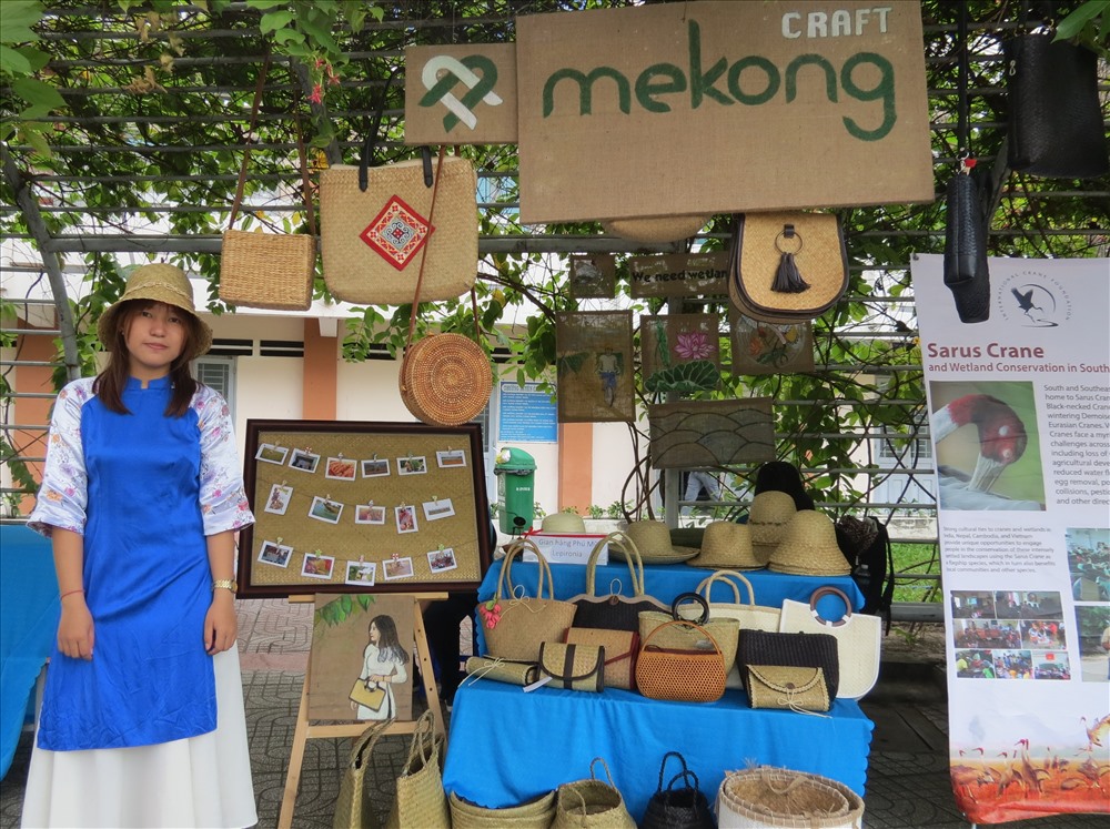 Gian hàng đồ thủ công thân thiện môi trường tại Phiên chợ