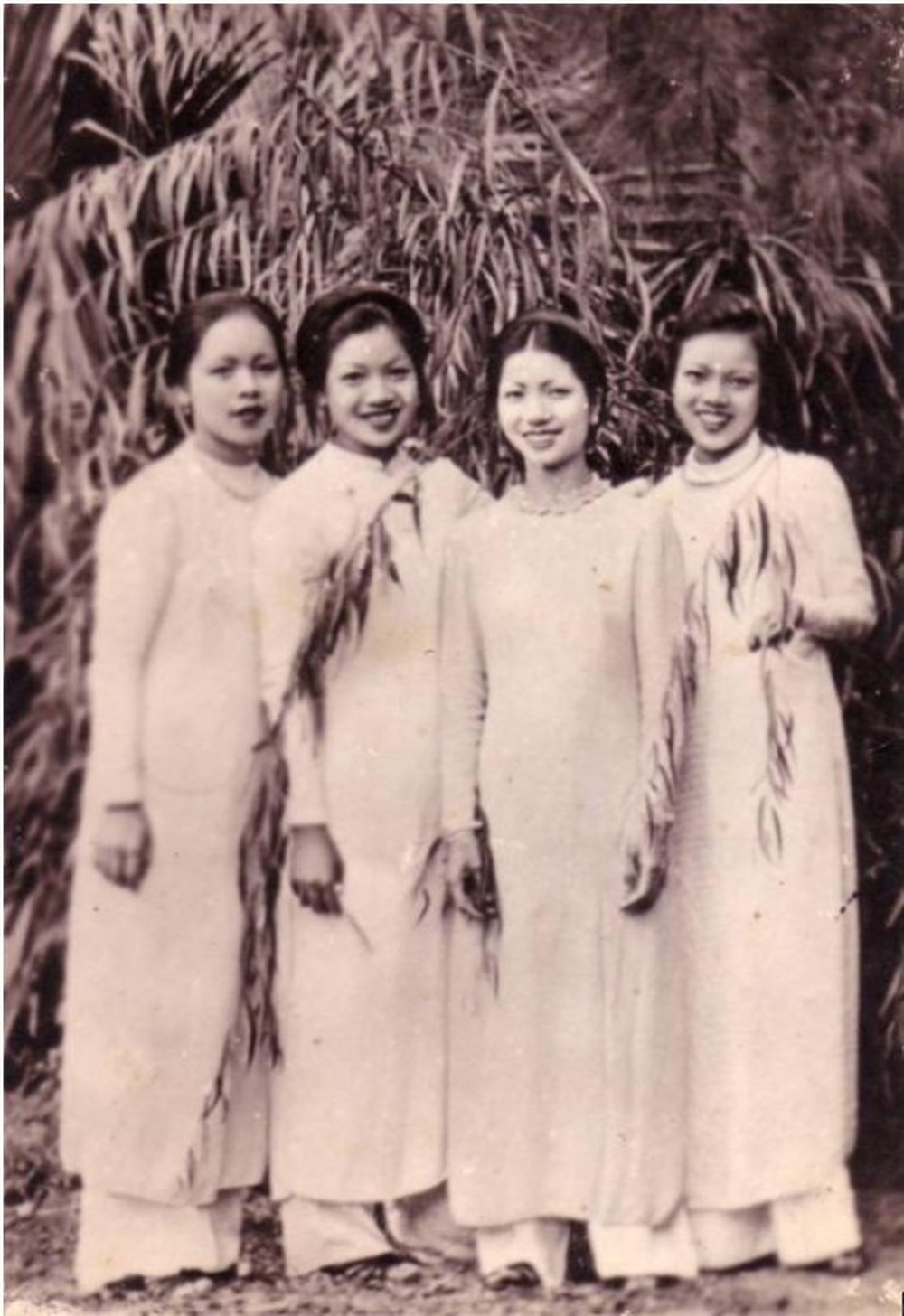 Thiếu nữ Hà Nội với áo dài Le mur (ảnh tư liệu)