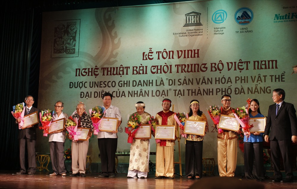 Các nghệ sĩ nhận bằng khen của Chủ tịch UBND thành phố