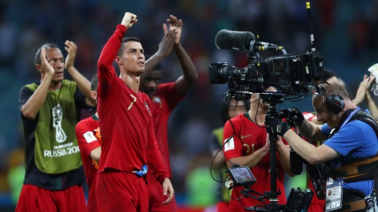 Ronaldo ghi 3 bàn giúp Bồ Đào Nha hòa Tây Ban Nha 3-3