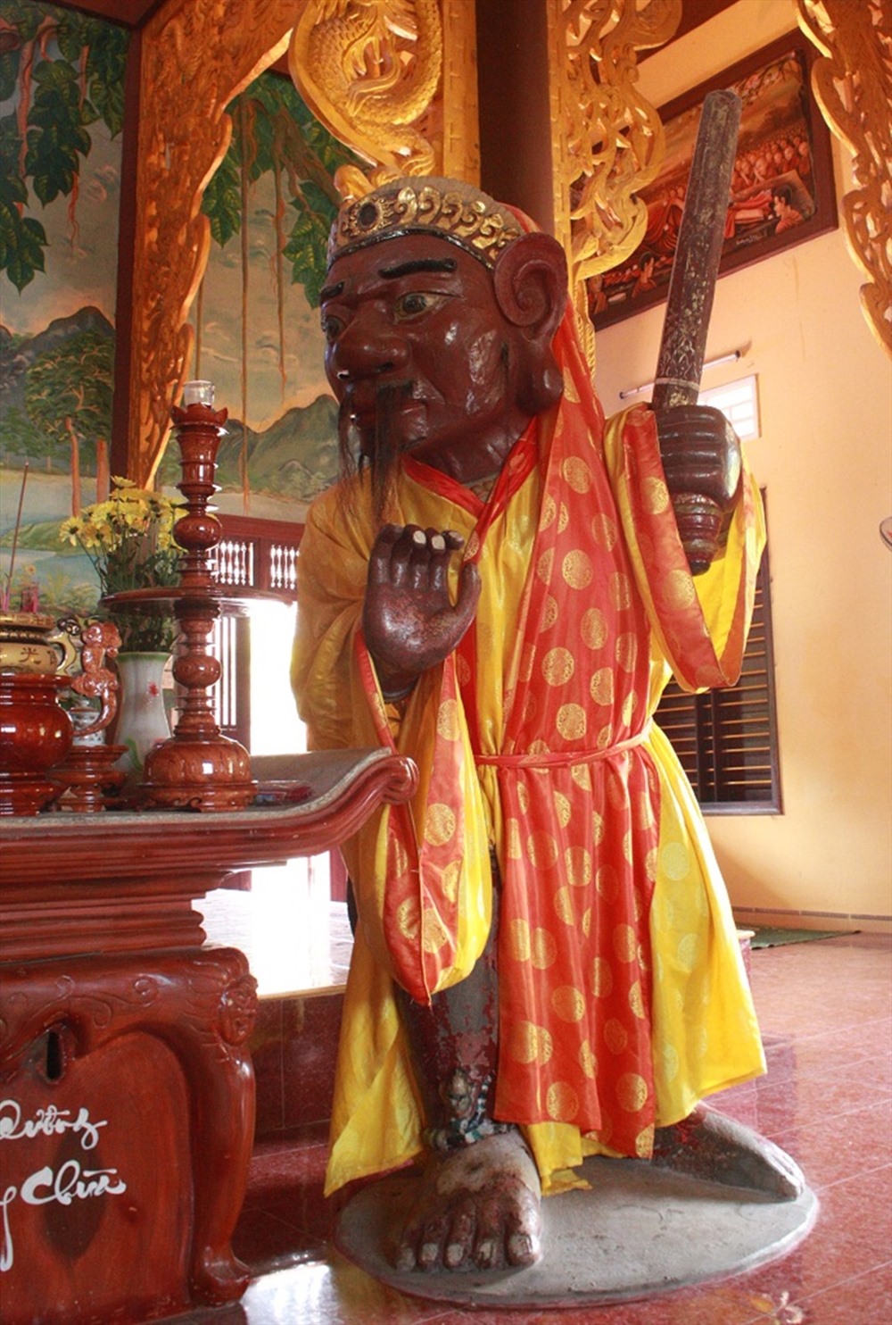 Tượng Ông Đỏ