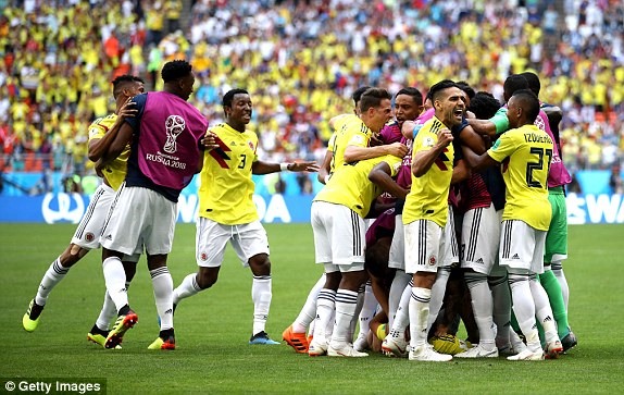 Colombia sống lại hi vọng dù chơi với 10 người. Ảnh: Getty.