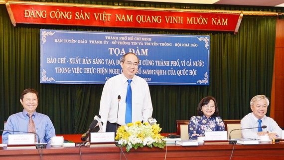 Bí thư Thành ủy TPHCM Nguyễn Thiện Nhân phát biểu tại tọa đàm. Ảnh: SGGP