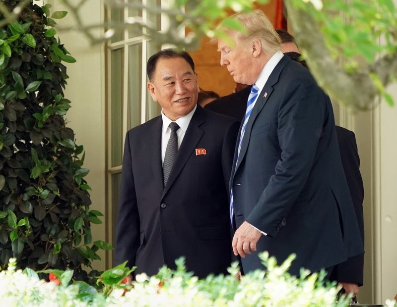 Ông Donald Trump và ông Kim Jong-chol. Ảnh: AP