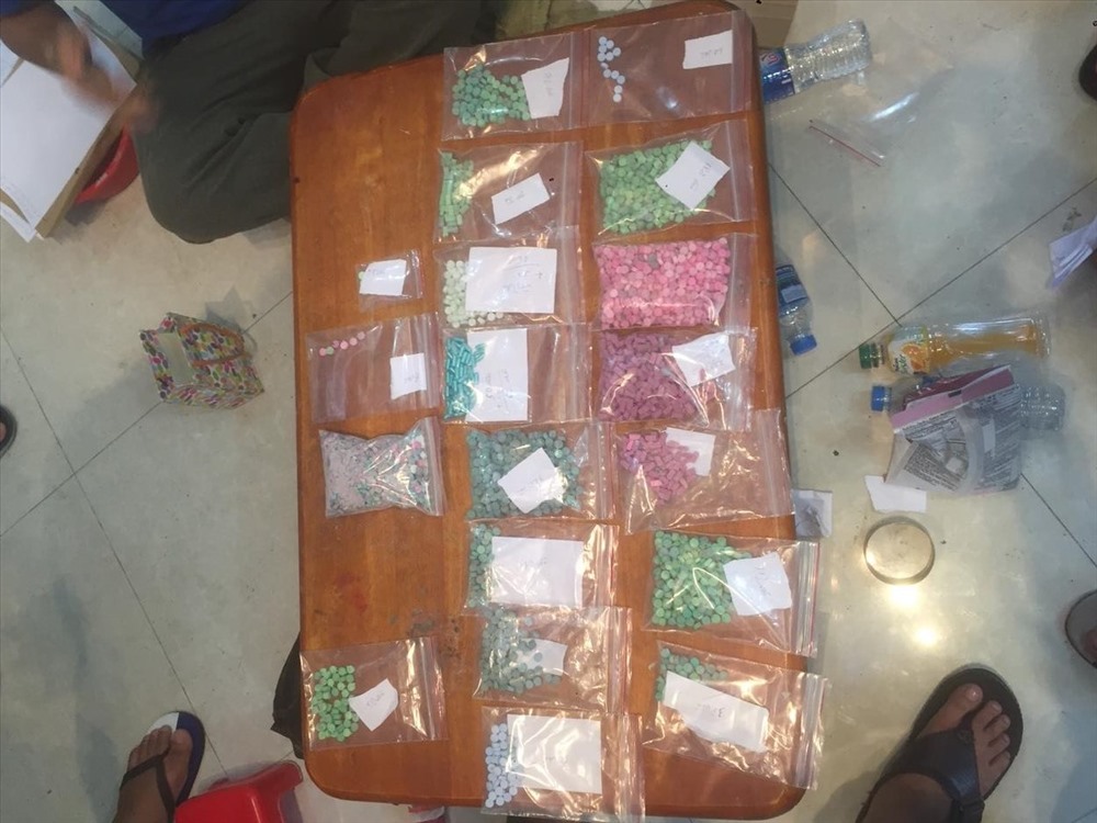 Một phần trong số hơn 4000 viên ma túy mà Công an TPHCM thu giữ sau khi khám xét những nơi Minh cất giấu. 
