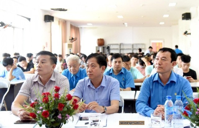 Đại diện lãnh đạo LĐLĐ TP. Hà Nội và CĐ các KCN - CX Hà Nội dự buổi giao lưu - tọa đàm trực tuyến. Ảnh: LĐTĐ