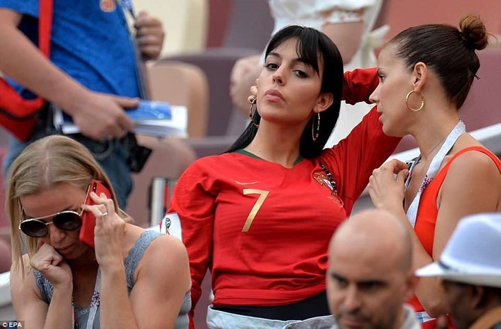 Ngày 20.6 (giờ địa phương), Georgina Rodriguez, bạn gái của Ronaldo đã có mặt để cổ vũ người yêu trong trận đấu lượt 2 tại vòng bảng