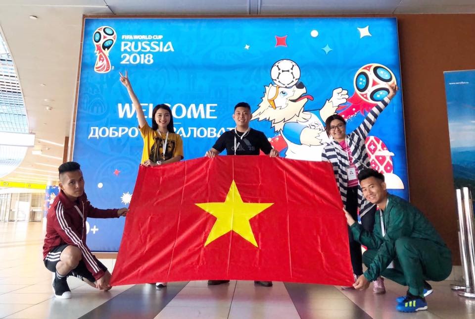 World Cup 2018: Là sự kiện bóng đá hàng đầu thế giới, World Cup 2018 đã thu hút sự quan tâm của hàng triệu người hâm mộ trên toàn thế giới. Đặc biệt, đội tuyển quốc gia Việt Nam là một trong những đội bóng được yêu thích nhất tại giải đấu lần này. Hãy xem hình ảnh của các cầu thủ Việt Nam chiến đấu với tinh thần quả cảm và sự đoàn kết, mang đến niềm vui và cảm hứng cho người hâm mộ.