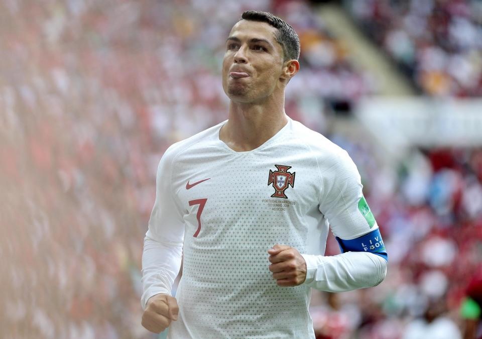 Sốc: Trọng Tài Trận Bồ Đào Nha - Morrocco Hỏi Xin Áo Của Ronaldo