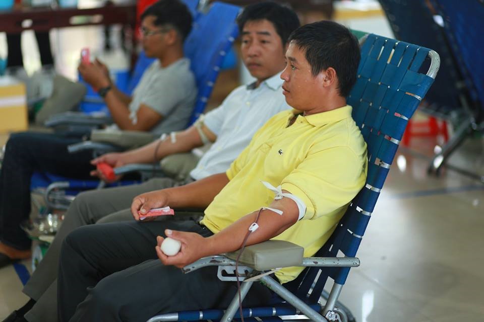 Người dân tham gia hiến máu Hành trình Đỏ. Ảnh: BTC