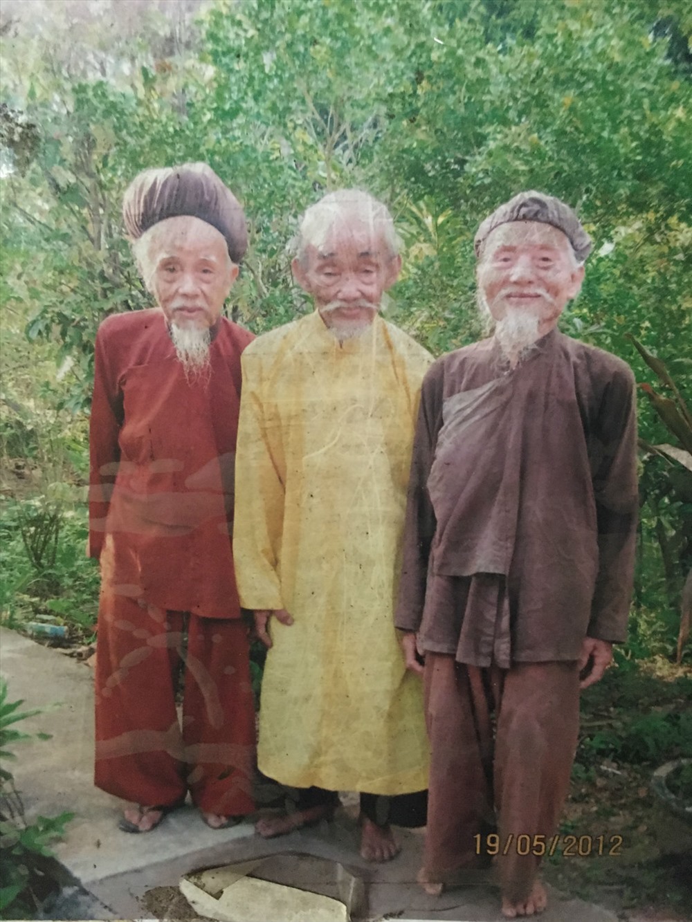 Cụ ông Việt Nam có mái tóc dài 5 m 80 năm không cắt lên báo nước ngoài   BaoHaiDuong