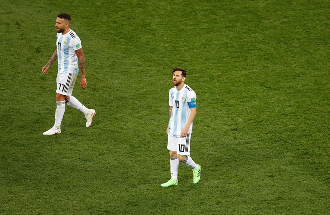 HLV Sampaoli cho rằng các cầu thủ Argentina đã không thể giúp Messi tỏa sáng.