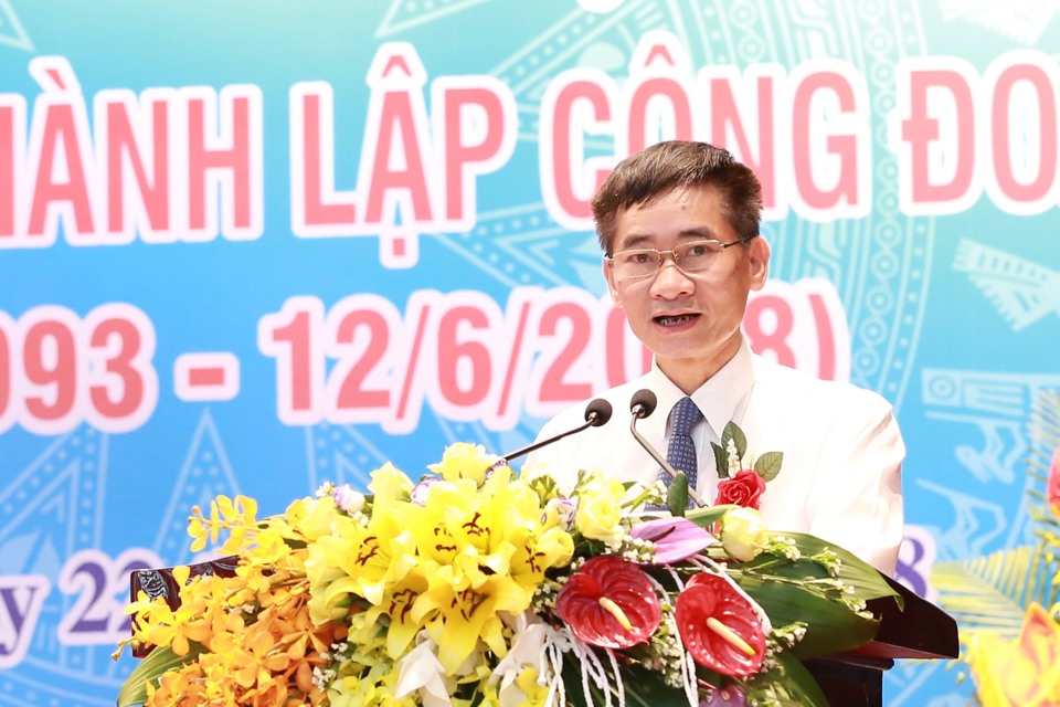 Phó Chủ tịch Tổng LĐLĐVN Trần Văn Thuật phát biểu chúc mừng tại lễ kỷ niệm. Ảnh: Hải Nguyễn