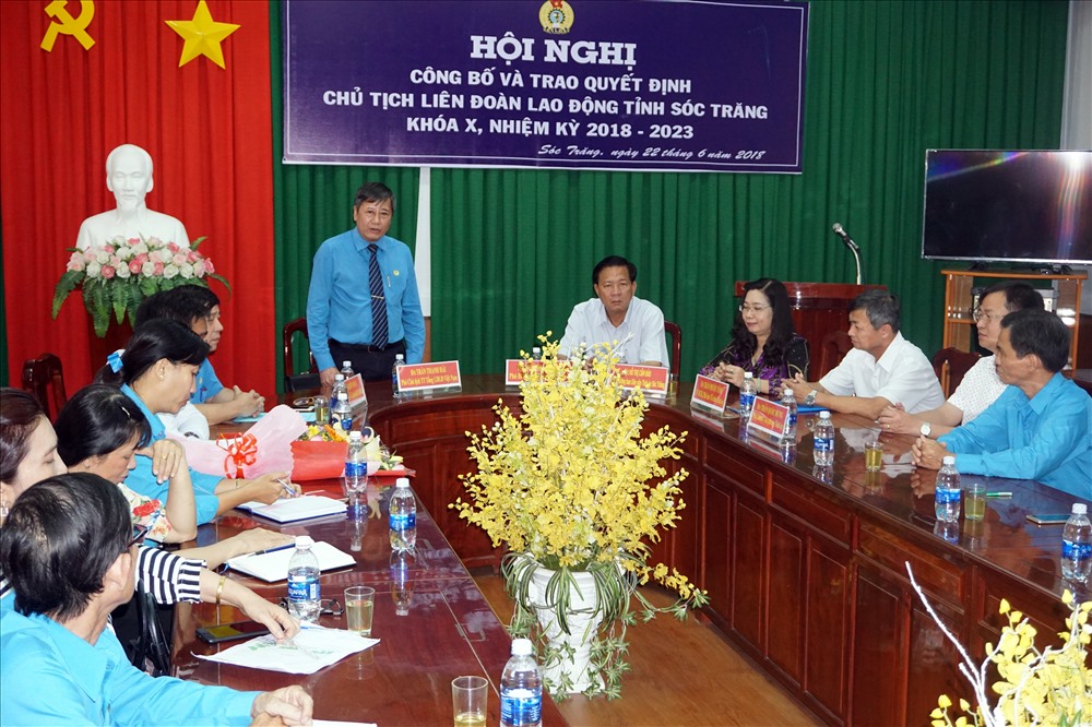 Đồng chí Trần Thanh Hải, Phó chủ tịch thường trực Tổng LĐLĐ Việt Nam phát biểu tại buổi trao quyết định cho Chủ tịch LĐLĐ tỉnh Sóc Trăng (ảnh Nhật Hồ)