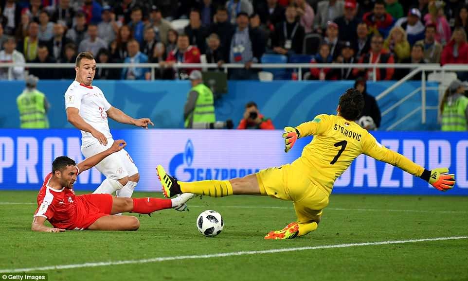 Shaqiri (áo trắng) ghi bàn trong trận gặp Serbia mới đây. Ảnh: Getty Images.
