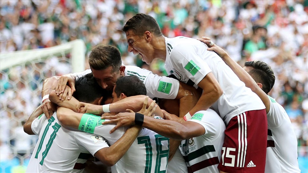 Mexico ăn mừng bàn thắng mở tỉ số. Ảnh: FIFA