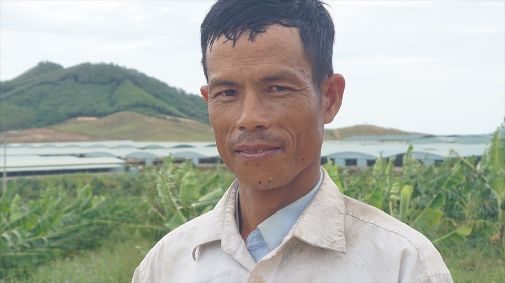 Ông Dương Văn Trung-xóm trưởng xóm 4-Cẩm Mỹ: “Dự án ban đầu gây ô nhiễm nghiêm trọng. Nay họ chuyển sang trồng chuối, nhưng vùng này thiếu nước nghiêm trọng“. Ảnh: PV