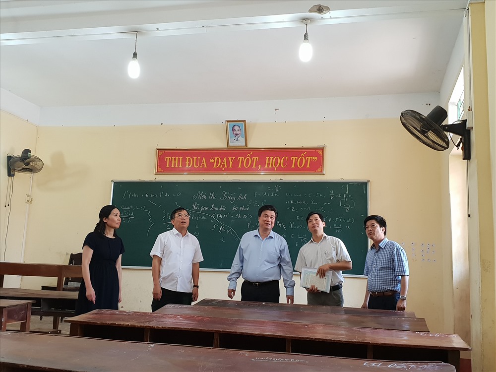 Thứ trưởng Bộ GDĐT Nguyễn Hữu Độ kiểm tra tại Hải Dương