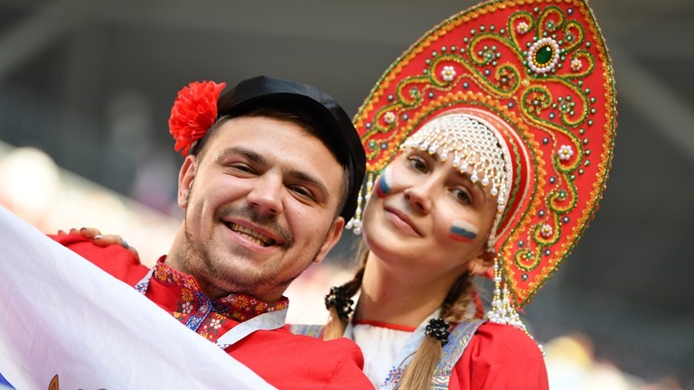 Khán giả Nga tạo ra không khí lễ hội. Ảnh: FIFA
