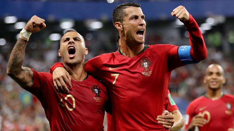 Quaresma với bàn thắng mở tỉ số cực kì đẳng cấp cho Bồ Đào Nha. Ảnh: FIFA