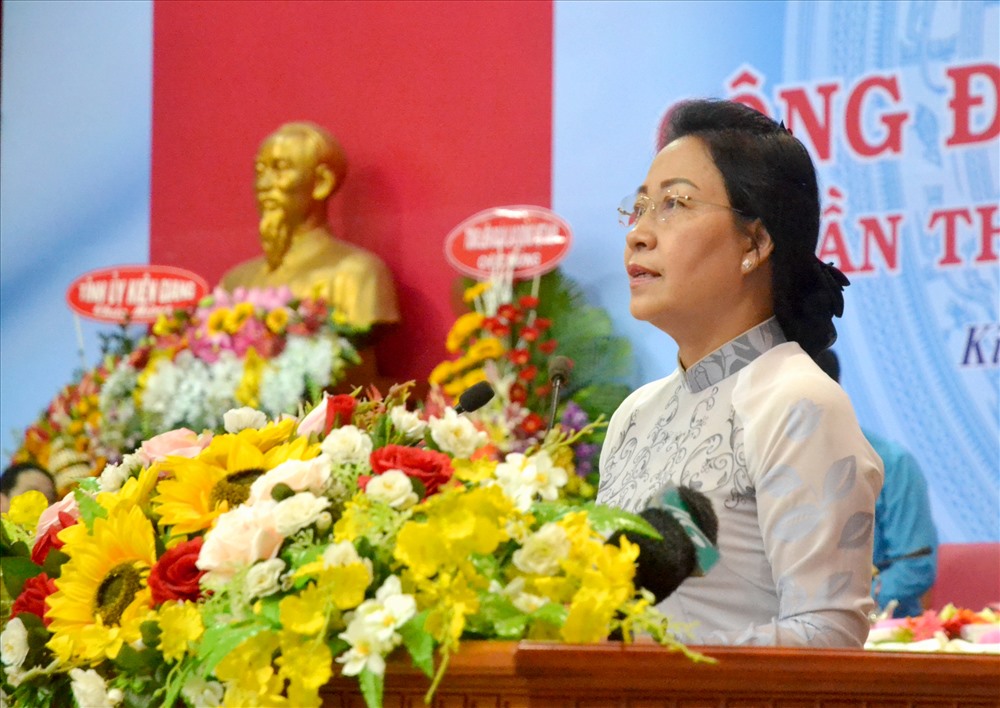 Bà Đặng Tuyết Em - Phó Bí thư Thường trực Tỉnh ủy Kiên Giang cũng có bài phát biểu quan trọng trước đại hội. (Ảnh: Lục Tùng)