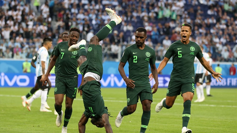 Cầu thủ Nigeria ăn mừng bàn gỡ hoà. Ảnh: FIFA