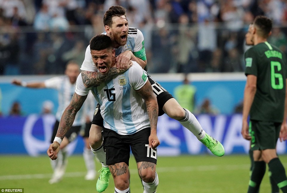 Messi ăn mừng bàn thắng quyết định của Rojo ở phút thứ 86. Ảnh: Dailymail