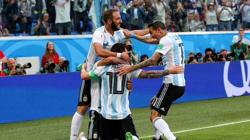 Bàn thắng của Messi mở ra cánh cửa giúp Argentina đi tiếp. Ảnh: FIFA