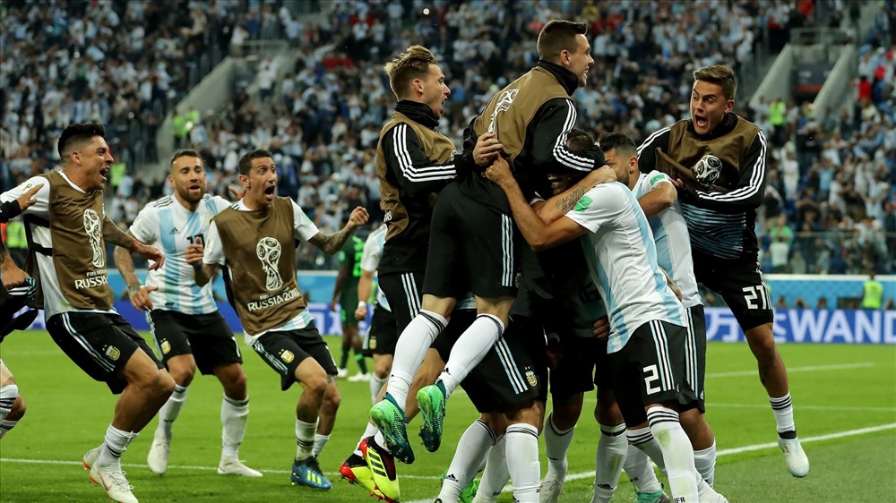 Các cầu thủ Argentina đã có tấm vé vào vòng 1/8. Ảnh: FIFA