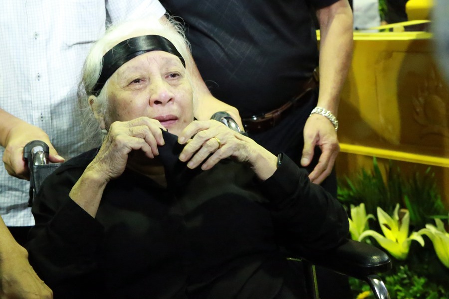 Bà Hoàng Như Lan, người bạn đời hơn 60 năm qua của nhà sử học.